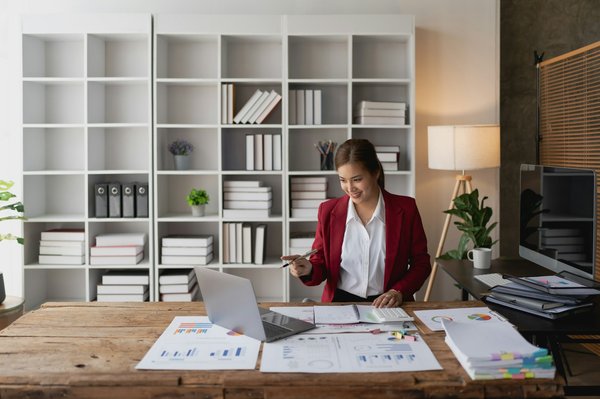 Comment intégrer les solutions de gestion de données en temps réel pour une meilleure prise de décision?