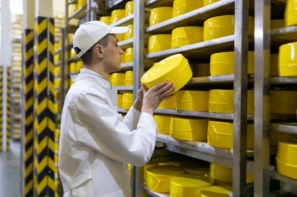 Comment installer et configurer un serveur de base de données Redis pour des applications web haute performance?